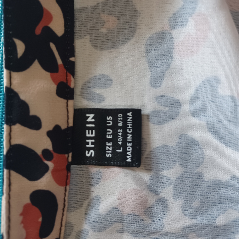 🌟 3 For $15!!! SHEIN Black and Brown Ruffled Blouse - Picture 4 of 4